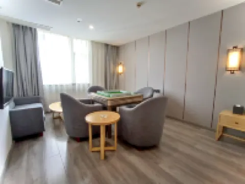 Crescent  M00n Hotel (Chengdu Chunxi Road Tianfu Square Metro Station)