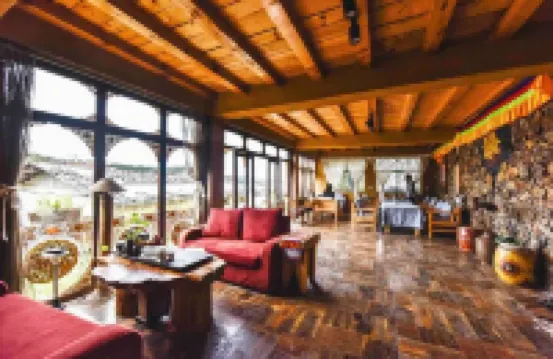 Shangri-La Guicang Mountain Residence Scenic Inn (Dukezong Ancient City)