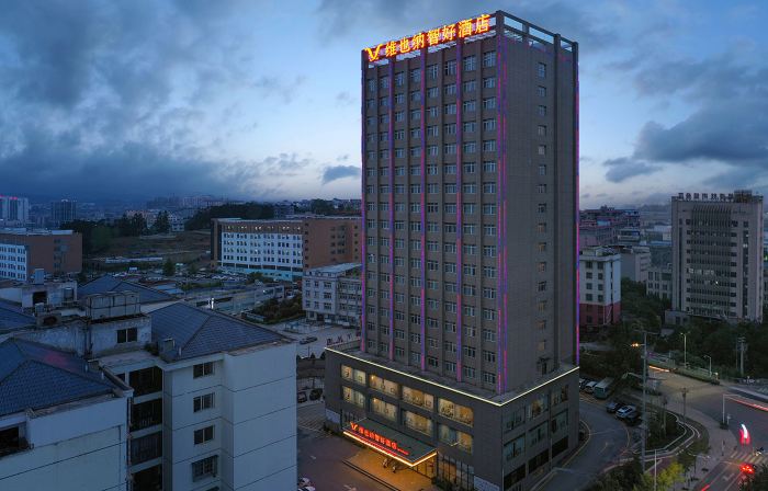 Vienna Classic Hotel (Weining Caohai Exhibition Center)