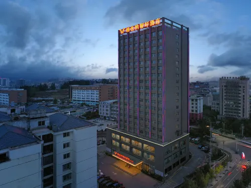 Vienna Classic Hotel (Weining Caohai Exhibition Center)