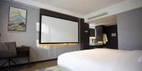 Golden Dragon Hotel - Comfy Queen Room
