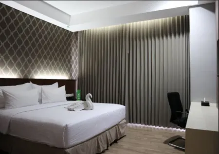 Hotel Ayola Sunrise Mojokerto Отели в г. Magersari