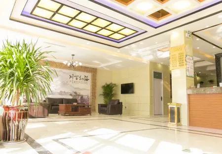 Yongcheng Left Bank Bathing Hotel Отели рядом с достопримечательностью «Mount Mangdang Tourist Area»