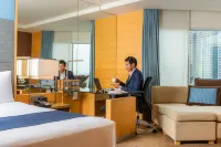 Holiday Inn BANGKOK SILOM by IHG - piscina