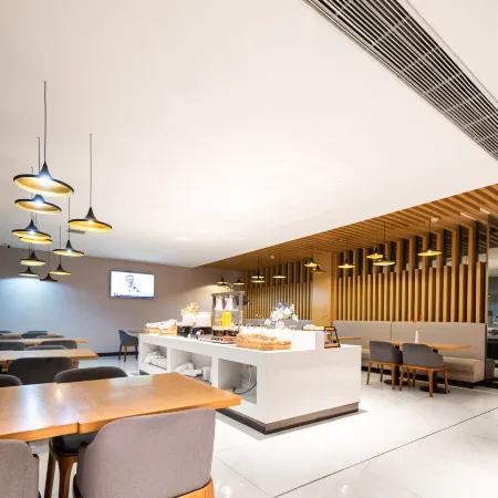 Borrman Hotel (Qianjiang High-Speed Railway Station Lobster City)