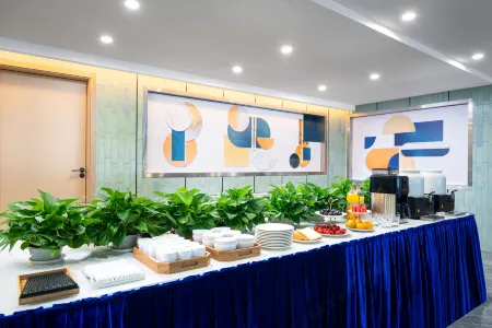 Aiman Art Hotel Отели рядом с достопримечательностью «Ying'en Gate Tower»