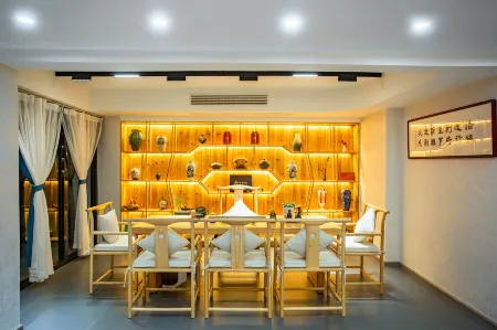 Huashijian Homestay Отели рядом с достопримечательностью «Herb Garden»