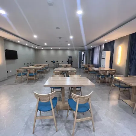 Homeinn Superior Cloud Hotel (Chaoyang Youyi Avenue Railway Station)