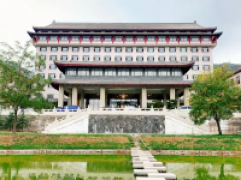 Chengde Jinshuiwan Hot Spring Resort Hotels near Sacrifice Site of Martyr Dong Cunrui