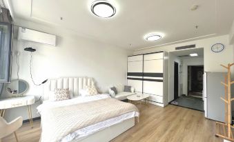 Weijun Aishang Cinema-style Theme Apartment Branch