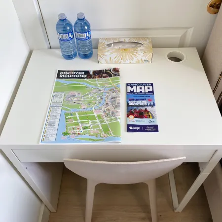 Sweet Home-Separate Entry-Near YVR Airport & Skytrain & Costco Отели рядом с достопримечательностью «Vancouver Olympic Centre»