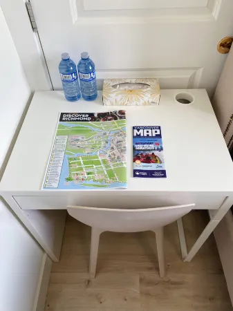 Sweet Home-Separate Entry-Near YVR Airport & Skytrain & Costco Отели рядом с достопримечательностью «UBC Rose Garden»