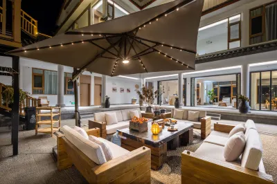 玉龍故里納西民宿 鄰近麗江拉市海高原濕地省級自然保護區管護局的酒店