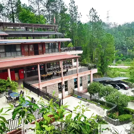Xinfeng Songjing Hot Spring Resort