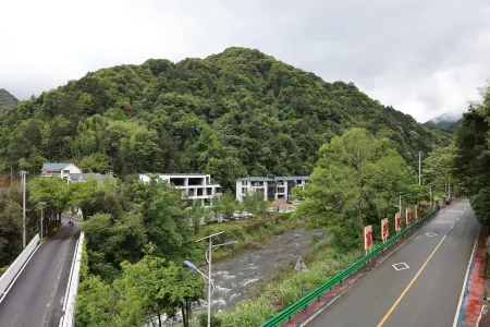 Sanqingshan Beishan Resort Villa Отели в г. Десин