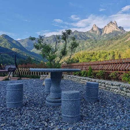 Yunshanying B&B (Tianzhushan Scenic Area Branch)