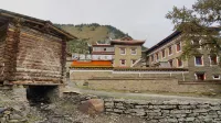 饒崗嶺民宿 Hotels near Yaha Pass