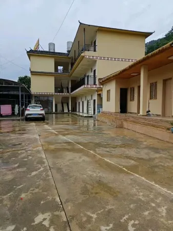 Lushui Lijia Courtyard