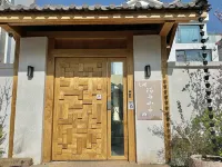 大理陌與山海·海景設計師民宿 滇西應用技術大學附近的飯店