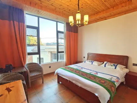 Yiliang Mountain Residence · Banpo Li Homestay Отели рядом с достопримечательностью «Dixiadao Stone Forest»
