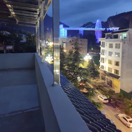 Shibing Binbin Chinese Inn (Shanmu River Night Rafting Scenic Area Main Entrance)