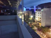 施秉彬彬客棧（杉木河夜漂景區大門店） - 山景