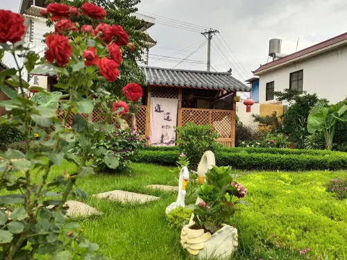 Mile Renjia Courtyard