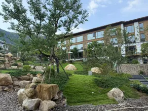 Hezhou Bamboo Hidden Hot Spring Resort