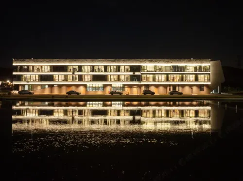 Peach Resort Hotel (Huzhou Longchumei Canyon Adventure Rafting Scenic Area)