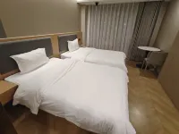 BK Shengsi International Hotel (Hailuogou Moxi Ancient Town)