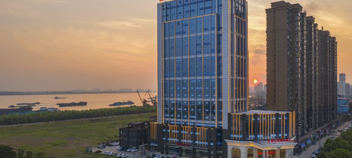 Vienna International Wine (Jiujiang Eight Mile Lake District 98 Flood Relief Memorial Hall) Hotels in Jiujiang