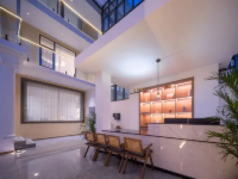 Yunxiu Yijing Designer Oxygen-Supplied Homestay (Shangri-La Dukezong Ancient City)