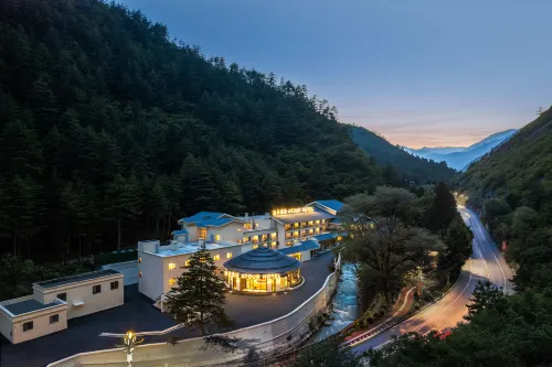 tour Hotel, Zangwang Plaza, Visitor Center of Jiuzhaigou Scenic Area - balcony