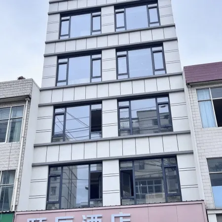 Yichen Hotel (Longnan Tanchang Guan'egou Bridge)