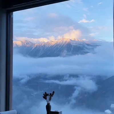 Yunmanshan Luxury Homestay (Feilai Temple Meili Snow Mountain Scenic Area) Hotels near Meili Snow Mountain National Park - Sunrise on the Golden Mountain