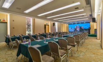 Ease Hotel · Zhi (Yichang Three Gorges Visitor Center Binjiang Wanda)