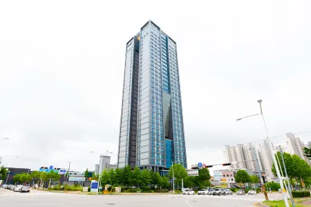 J-One Hotel Отели рядом с достопримечательностью «Университет Чхонджу»