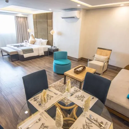 Goldberry Lite Hotel Отели рядом с достопримечательностью «Площадь Моло»