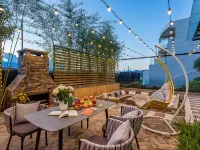 Anna's Gypsy Garden Hotel Hotels near Dali Fengyi Airport