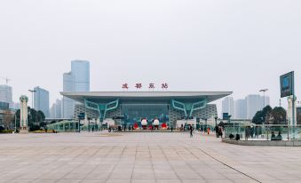 Hualai Light Luxury Apartment (Chengdu East Station West Square)