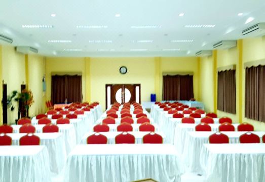 도쿄 호텔 롭부리의 깔끔한 객실 내부 사진