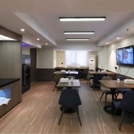 Crown Hotel (Sanling Plaza Food Street Branch, Xianyou Bus Station, Putian)