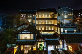 Yunmanman High-End Vacation Apartment (Jingxi Small Town Story)