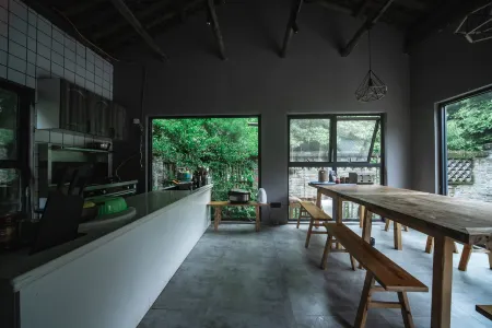 ZhiBei Guesthouse Отели рядом с достопримечательностью «Shixiang Lake»