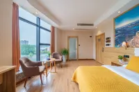 Longyue Business Hotel (Huangpokan, Luohuang Town) Отели рядом со станцией Luohuangdong Railway Station