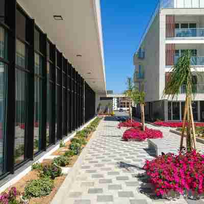 Courtyard Long Beach Holiday Resort Hotel Exterior