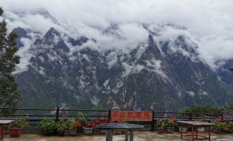 Tiger Leaping Gorge Half Mountain Residence Inn