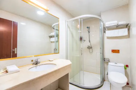 Pazhou Hotel (Guangzhou Convention and Exhibition Center Modiesha Metro Station)