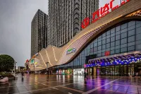 Runaway bear E-sports Hotel