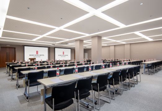 Rezen Dong Hotel (Baoding High-tech Zone Baobai Shopping Plaza Branch) Hotel Overview